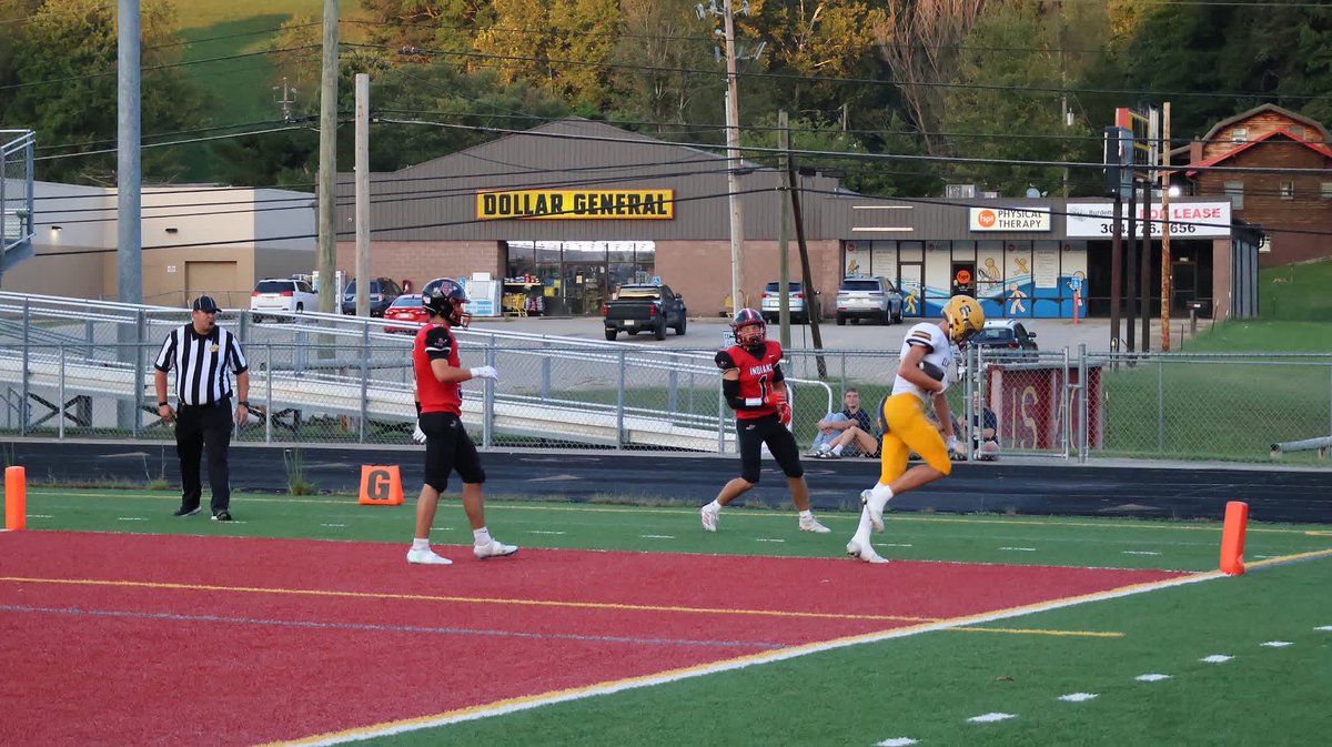 Jmeliott14's tweet photo. Lost in overtime against Sissionsville Friday night 💙💛🏈 Good ball team and players 

2 touchdowns and an interception #14 https://t.co/RGj0Cr3sh6