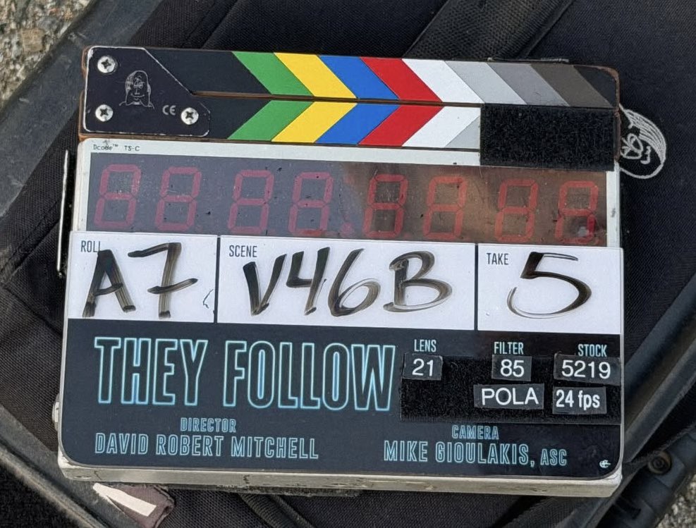 zombyte_oficial's tweet photo. #TheyFollow secuela de la película de 2014 #ItFollows terminó sus grabaciones. La primera película sigue a Jay, una adolescente perseguida por un ente sobrenatural después de tener un encuentro sexual. https://t.co/Yg58n6z34J