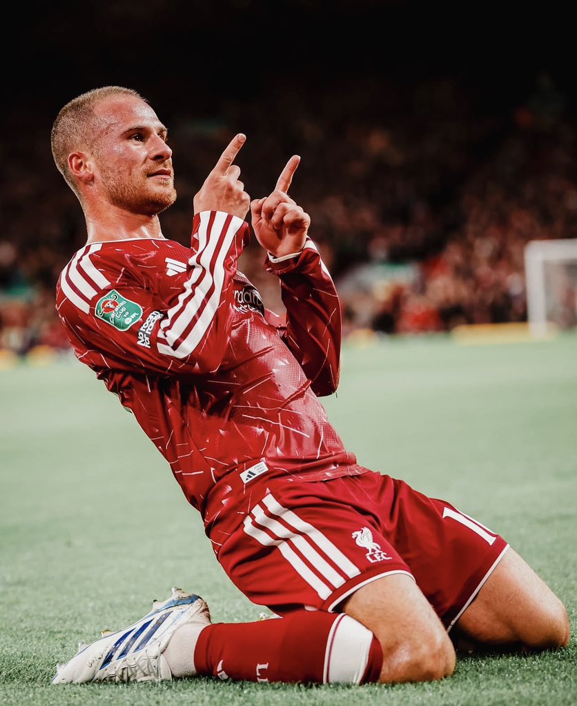 AlbicelesteTalk's tweet photo. 🚨 Alexis Mac Allister on his contract with Liverpool:

"There isn't a final decision set in stone. The reality is that I still have two years left on my contract.

"In that press conference, because people were asking me about my future, I spoke purely from emotion. I wasn't judging the club or anything like that, in the end, they are the ones who run things and make the decisions, which is completely fine by me.

"Like I said, I'm going to give my absolute best. I have two years left, and a lot can happen in two years, there are plenty of possibilities.

"From my side, I really enjoy being where I am. Hopefully, I'll stay for more years, but if it ends up being just two, that's fine too. I want to enjoy this time with my family because I have no doubt that this is one of the best clubs in the world."