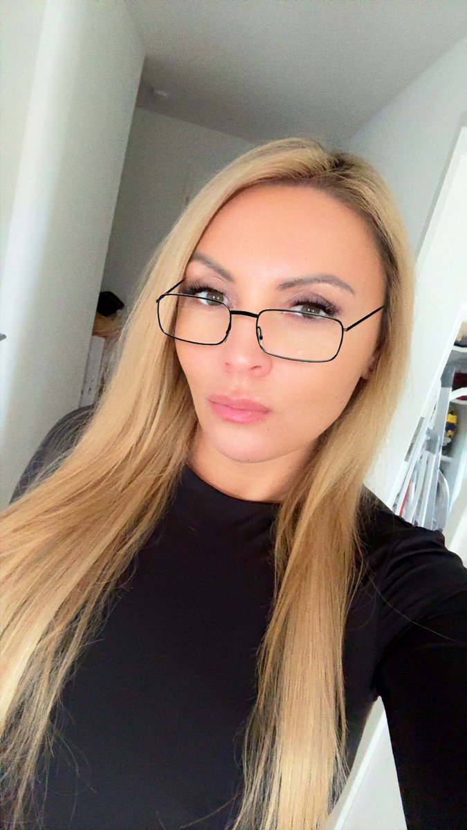 katimaus182's tweet photo. 🤓 #nerdy #girl #foryou https://t.co/Ahp42i2aLp
