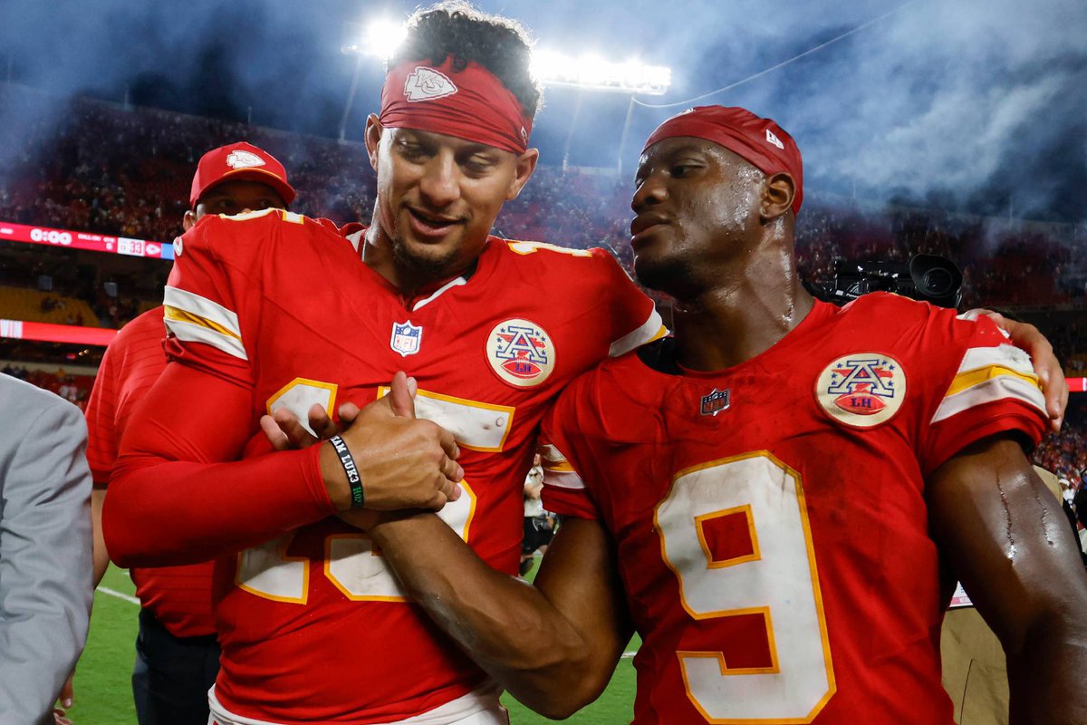 KCSportsNetwork's tweet photo. Highest-graded #Chiefs players in Week 2 win over the Colts, via @PFF:

🥇QB, Patrick Mahomes (94.9)
🥈TE, Travis Kelce (89.4)
🥉RB, Kenneth Walker (81.4)
 4) OT, Khalil Benson (81.3)
 5) LB, Nick Bolton (79.7)
 6) CB, Nohl Williams (79.3)

*minimum 20 snaps* https://t.co/8T19QacVoN