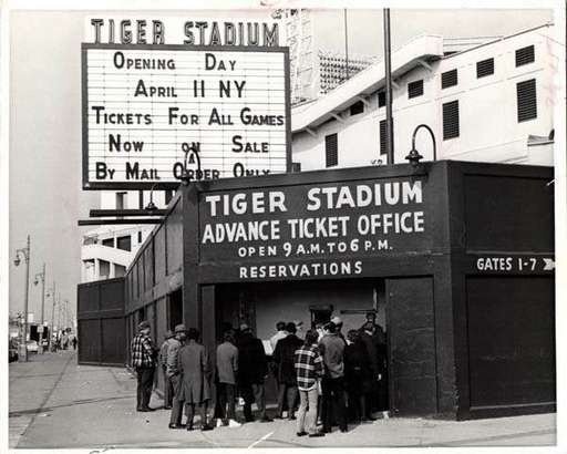 IffyTheDopester's tweet photo. Now this is a proper ticket office right on The Corner! https://t.co/yBOwgsvHSk