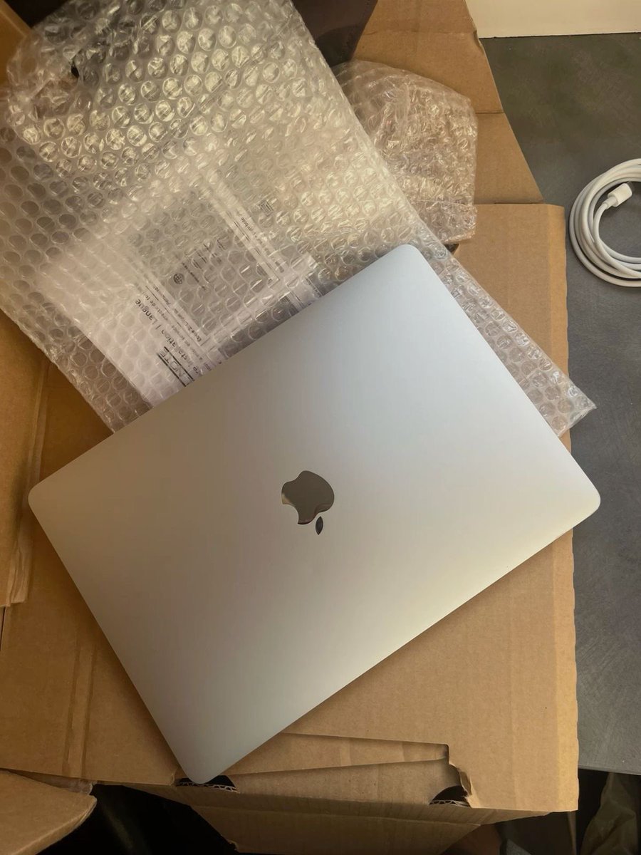 clubunderscores's tweet photo. ARCA gave me a macbook 
KELELA gave me a ps5 
CHARLI XCX gave me a le creuset cookware set 

THANK YOU MOTHERS ❤️ https://t.co/MZfD3dQtjr