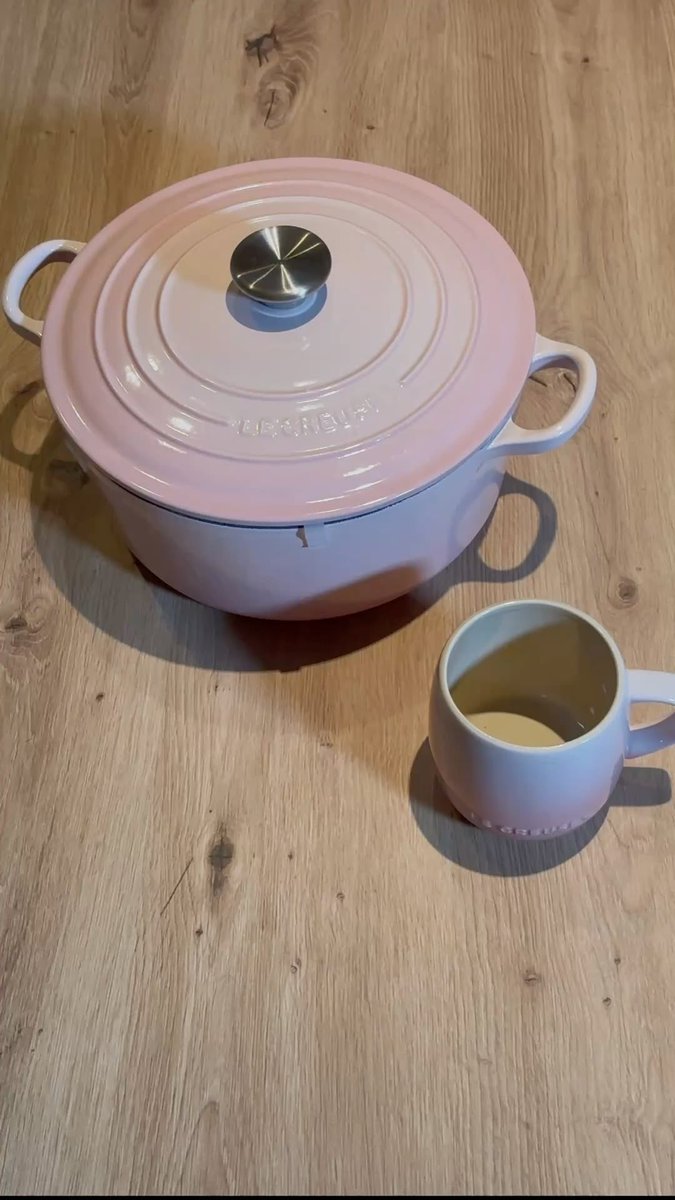 clubunderscores's tweet photo. ARCA gave me a macbook 
KELELA gave me a ps5 
CHARLI XCX gave me a le creuset cookware set 

THANK YOU MOTHERS ❤️ https://t.co/MZfD3dQtjr