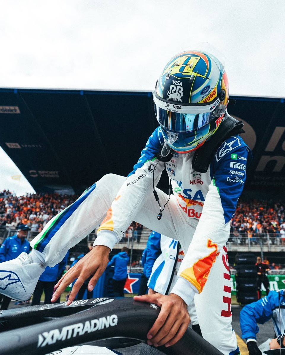 formuliaa's tweet photo. there’s only one superstar teenage rookie https://t.co/xLvChW8xtA