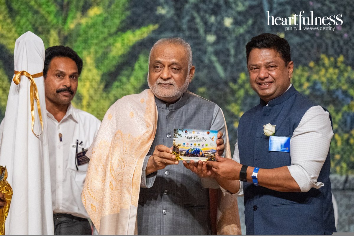 kanhashantivan's tweet photo. @kanhashantivan, comes alive with togetherness as meditators from across the world gather for #HeartfulnessBhandara.
In collaboration with Rotary International District 3150, a Peace Pole was unveiled with around 200 Rotarians, marking the #internationaldayofpeace ♥️ https://t.co/9GQKzNw3FO