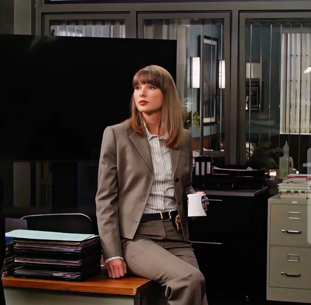 swiftie13coded's tweet photo. This may just be my favourite haircut ever https://t.co/ufK49YYKRT