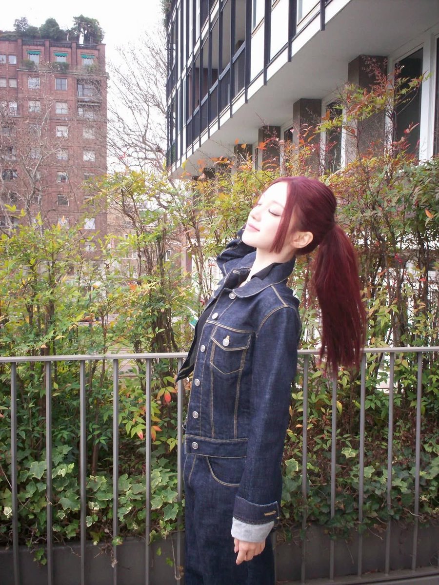 yuqidult's tweet photo. Taking pictures in the sunlight is indeed a great trick if you want your results to turn out gorgeous. Leaning against the fence and surrounded by greenery which adds the perfect touch—how did my outcome become?   ❦ https://t.co/ox91l3sr7c