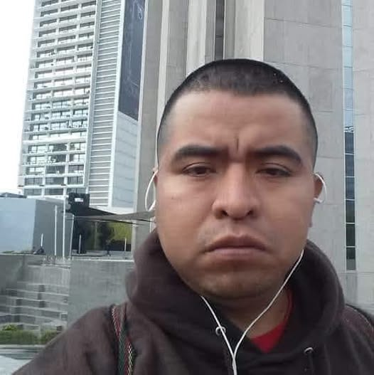 dejoselapiz's tweet photo. Acabó de reportar ante la @SSPCMexico Secretaría de Seguridad a este pendejo. Se llama Juventino Hernandez y dice que pertenece al CJNG. Pronto va a caer al bote. Anda extorsionando y amenazando a la gente. Atención @OHarfuch https://t.co/vXqkrKcqth