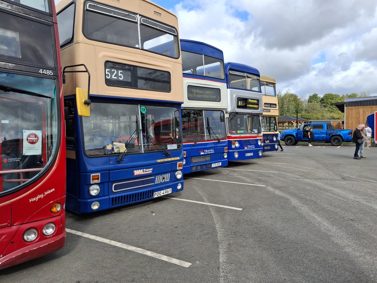 thomas_adderley's tweet photo. Various Heritage Busses at Statfold Country Park's Statbus Part 2. https://t.co/ugTnjHwgoN