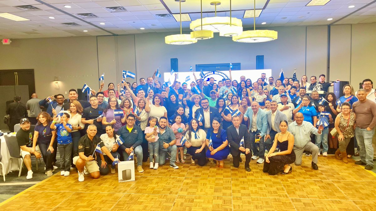 JersonAmayaSV's tweet photo. Houston se convirtió en un pedacito de El Salvador.🇸🇻💙🇺🇸

Compartir con nuestra diáspora en el marco de los 205 años de Independencia fue reencontrarnos con nuestras raíces, nuestras tradiciones y ese sentimiento que permanece intacto sin importar cuántas millas nos separen de nuestra tierra.

Música, sabores, abrazos y muchas sonrisas que nos recuerdan que ser salvadoreño es llevar a El Salvador siempre con nosotros.

¡Viva nuestra Independencia! 🇸🇻