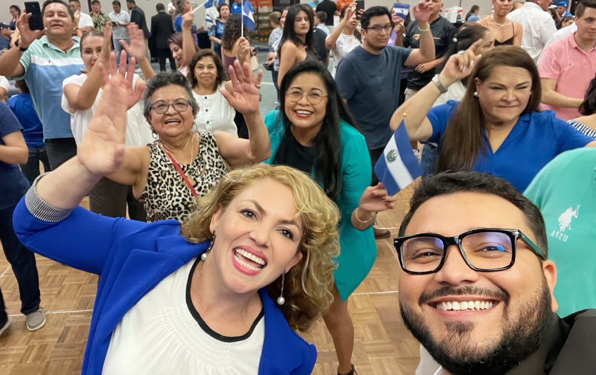 JersonAmayaSV's tweet photo. Houston se convirtió en un pedacito de El Salvador.🇸🇻💙🇺🇸

Compartir con nuestra diáspora en el marco de los 205 años de Independencia fue reencontrarnos con nuestras raíces, nuestras tradiciones y ese sentimiento que permanece intacto sin importar cuántas millas nos separen de nuestra tierra.

Música, sabores, abrazos y muchas sonrisas que nos recuerdan que ser salvadoreño es llevar a El Salvador siempre con nosotros.

¡Viva nuestra Independencia! 🇸🇻