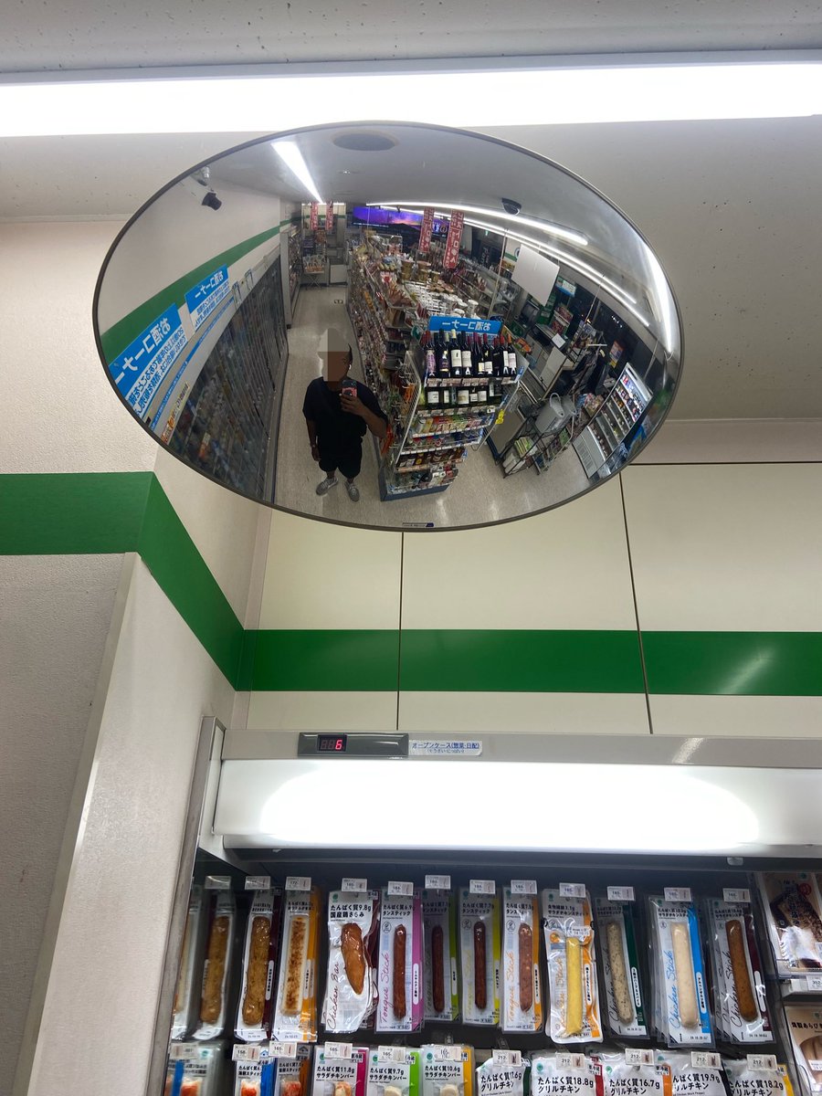 laasskoo's tweet photo. J’oublierai jamais la sensation qd je suis sorti du métro tokyoïte pr la première fois…(je souriais comme un ouf😹😹😹) madness vrm https://t.co/Sau2siVKie