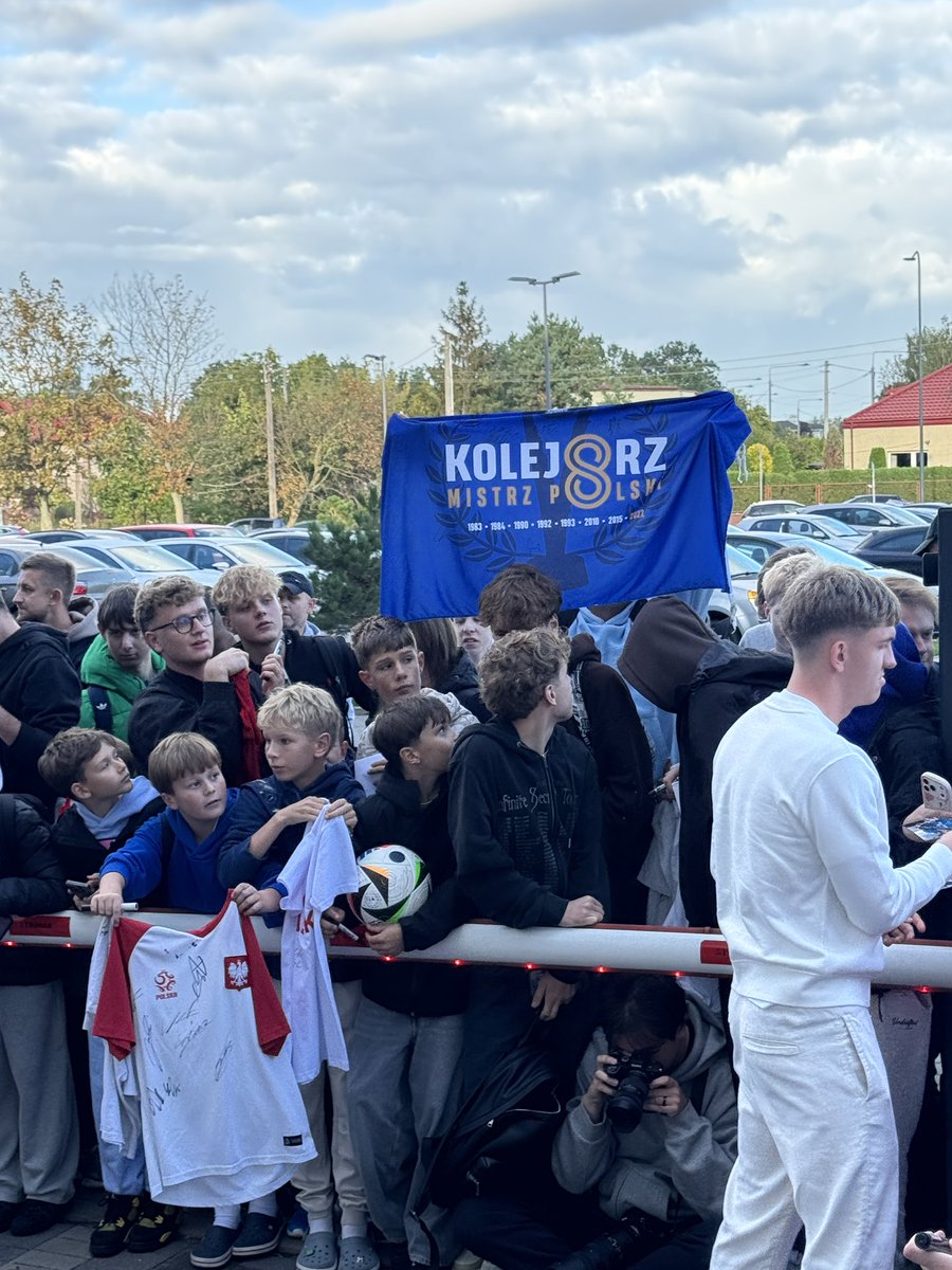 Sportowy_Kanal's tweet photo. Lech Poznań w Warszawie! https://t.co/00EpUpGQsm