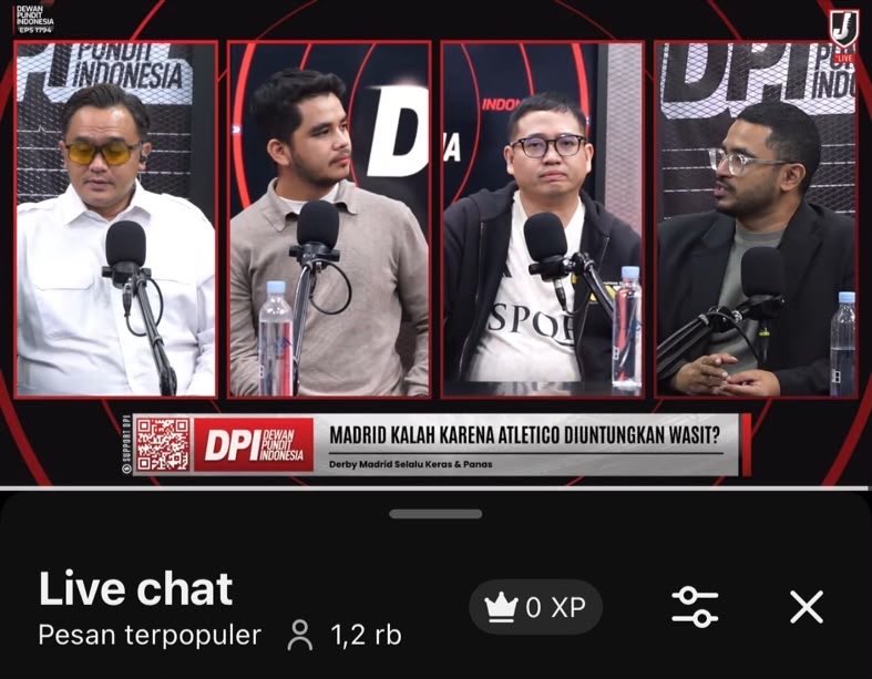 LaMasia_idn's tweet photo. Senin malam ini coba nonton 3 konten akun bola yang lagi rame, kebetulan semuanya live hampir barengan 😅

Koci x @pangeransiahaan emang duet favorit dari dulu, duet ini bahas apapun tetep seru🤣

Mas Sapto x Bung Adiyani detail dan enak banget pemaparannya, waktu jadi gak berasa

DPI, kata orang viewsnya anjlok? Masih bagus aja padahal, episode ini bahas Serie A juga lebih banyak.

Ada yang nonton juga gak?