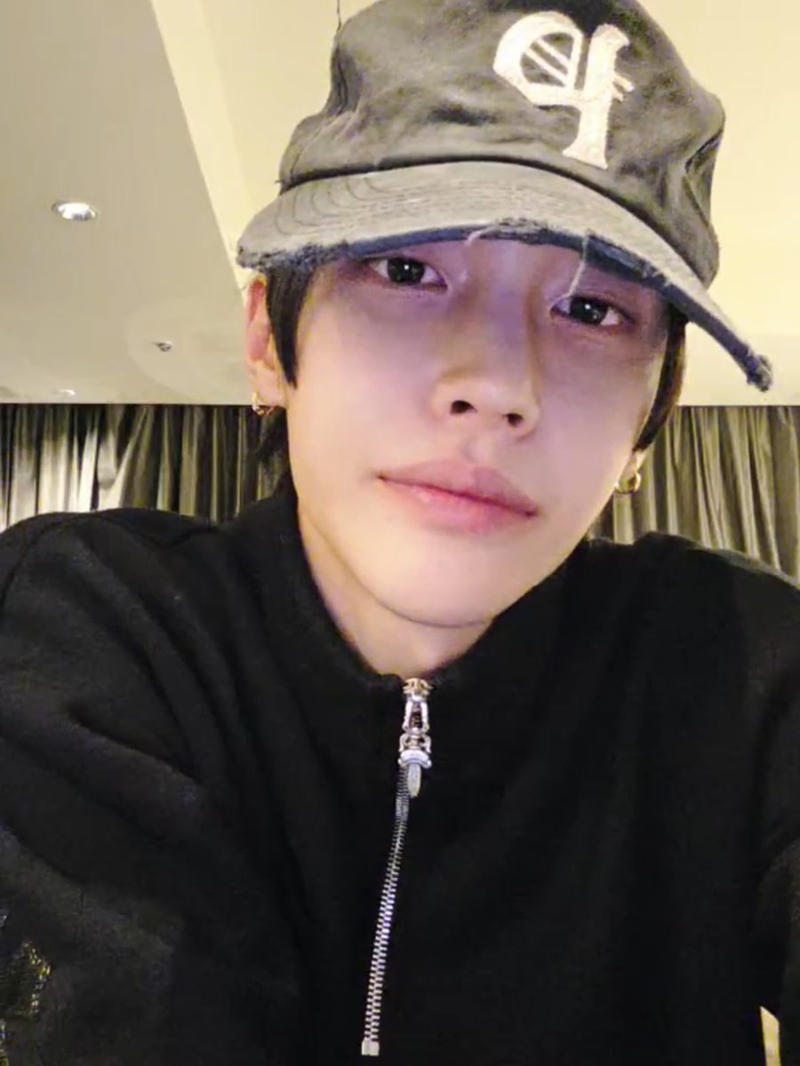 ONLYWONBIN_TH's tweet photo. คุณวอนบินมา weverse live นะคะ ใครยังไม่นอนไปคุยไปฟัง กับคุณวอนบินได้น้า 👀❗️ลุควันนี้ใส่หมวกด้วยค่ะ 🤩

🔗:  https://t.co/mnW7dj0Orw

#WONBIN #원빈 #RIIZE #라이즈 https://t.co/yvC42Z1Exs