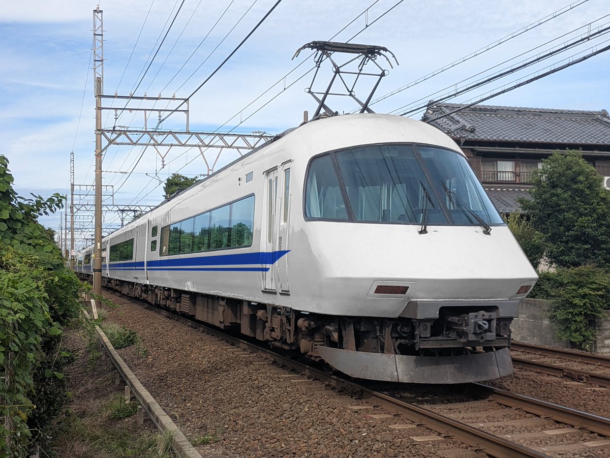 usoden_231's tweet photo. 名阪の移動は私におまかせを
#ウソ電 #新幹線 https://t.co/Vz101MpiTz