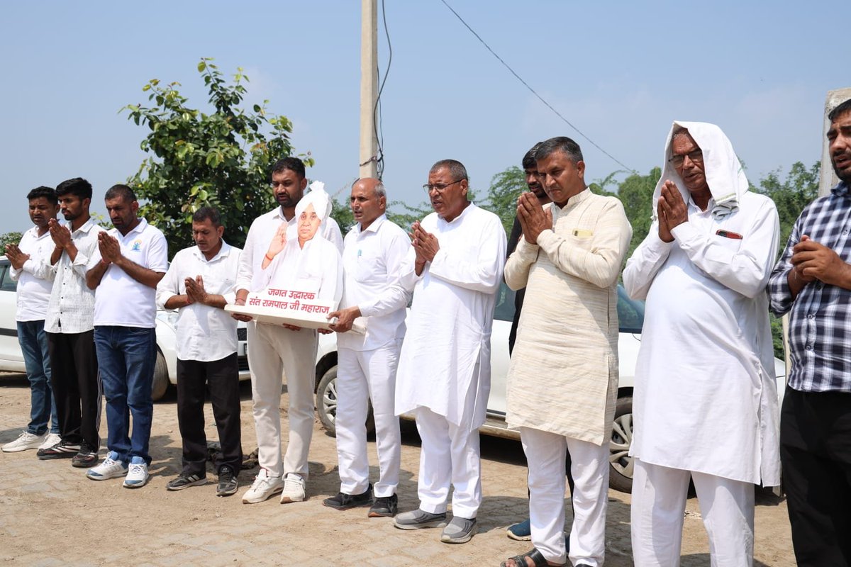 SANewsRajasthan's tweet photo. संत रामपाल जी महाराज जी के आदेशानुसार किसान-मजदूर बचाओ अभियान के तहत गांव बदछप्पर, हांसी (हरियाणा) में खेतों से जल निकासी के लिए 3800 फीट पाइप एवं 1 मोटर उपलब्ध कराई गई।
#KisanMazdoorBachaoAbhiyan #SantRampalJiMaharaj #HansiNews #Badchhapar #HaryanaNews #SANewsRajasthan https://t.co/u6SnLnQjo0