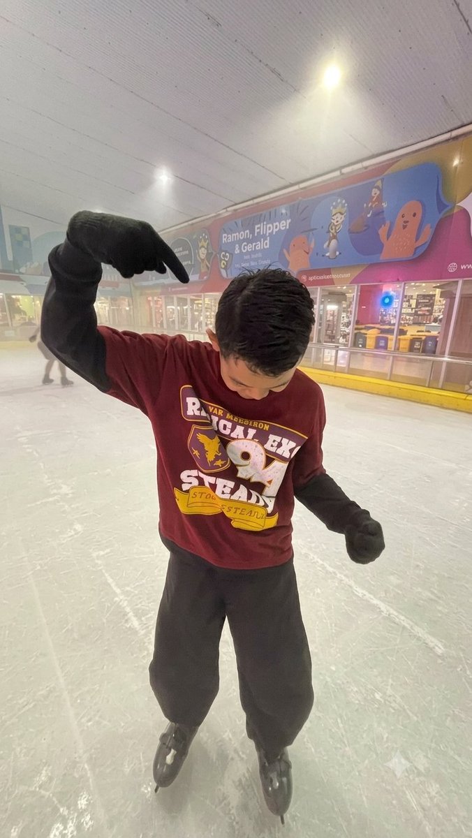 abubkrs1's tweet photo. ice skating lagiii https://t.co/ISoBTOU3MD