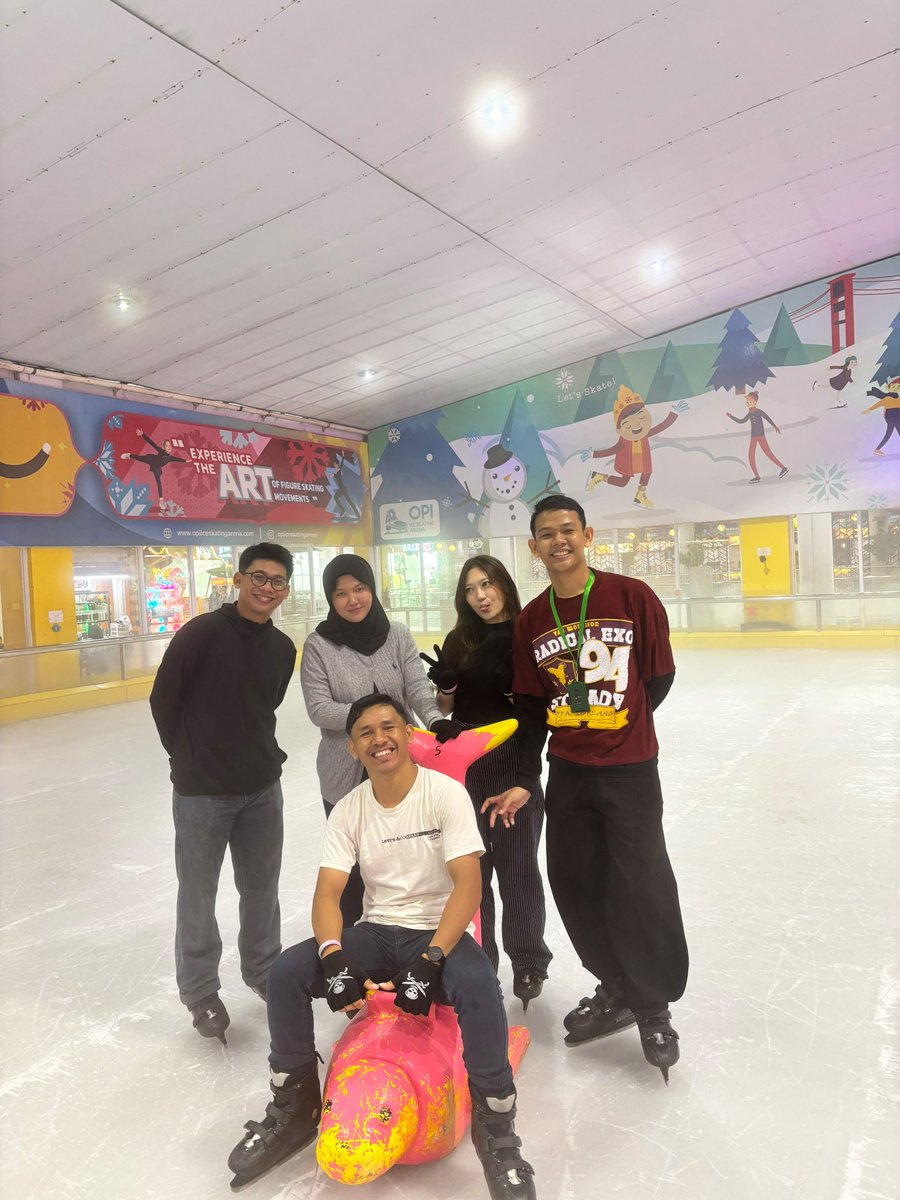 abubkrs1's tweet photo. ice skating lagiii https://t.co/ISoBTOU3MD