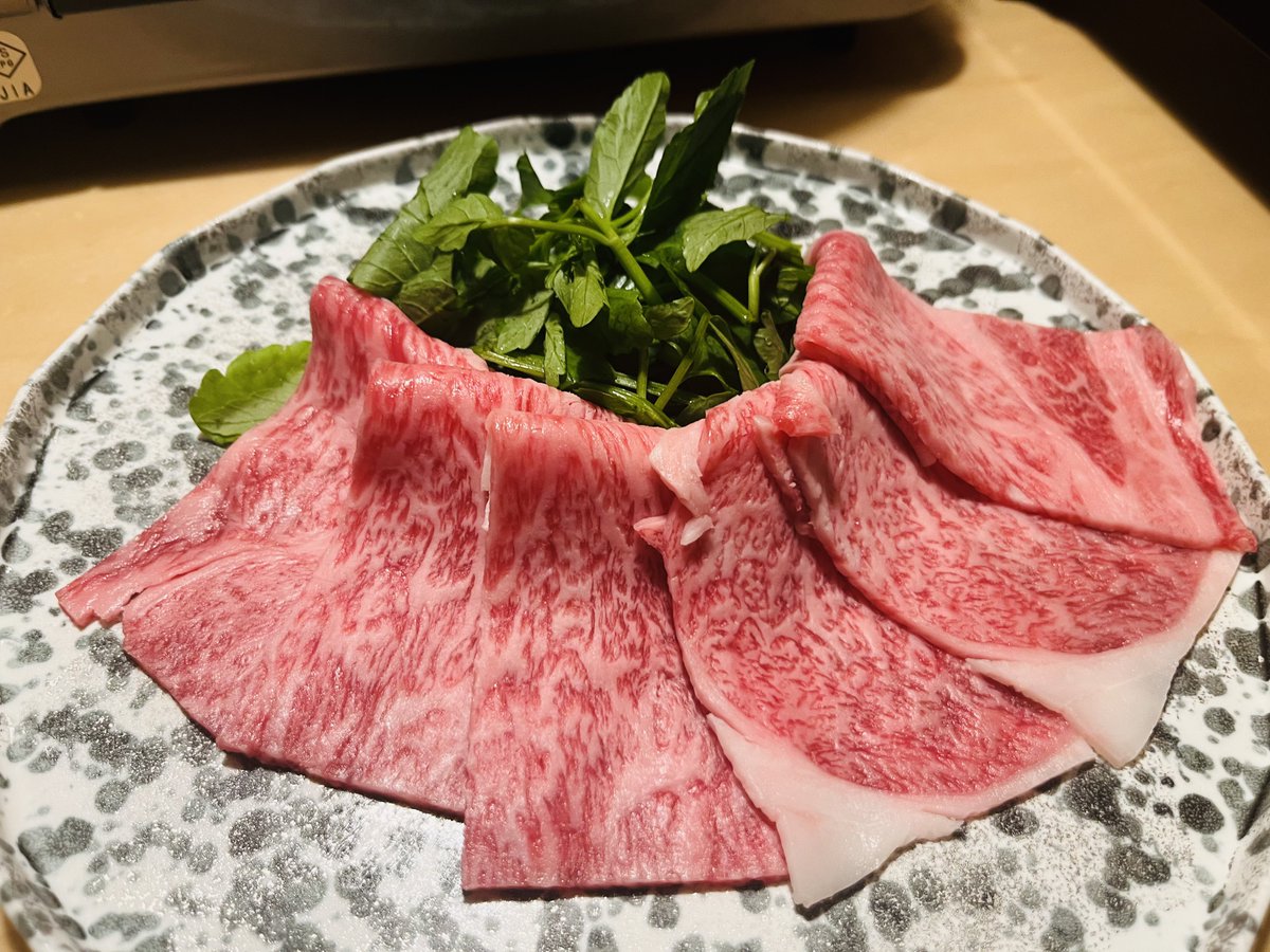 prespa_rin_s's tweet photo. 敬老の日で、おじーちゃんとおばーちゃんとお肉たべたのだ🐹🥩 https://t.co/DK851egiHs