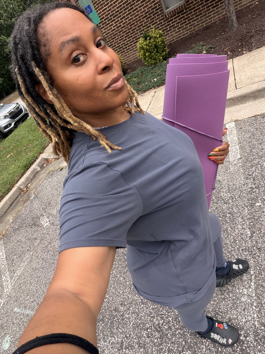 EliteNumerology's tweet photo. Happy Monday People 

Let’s Get It 💪 

I survived 105 degree Hot Vinyasa Yoga/Pilates 😓 🥵 anything is possible today! 

#knicksfitness #NamasteBitches https://t.co/9yfmQPgBq7