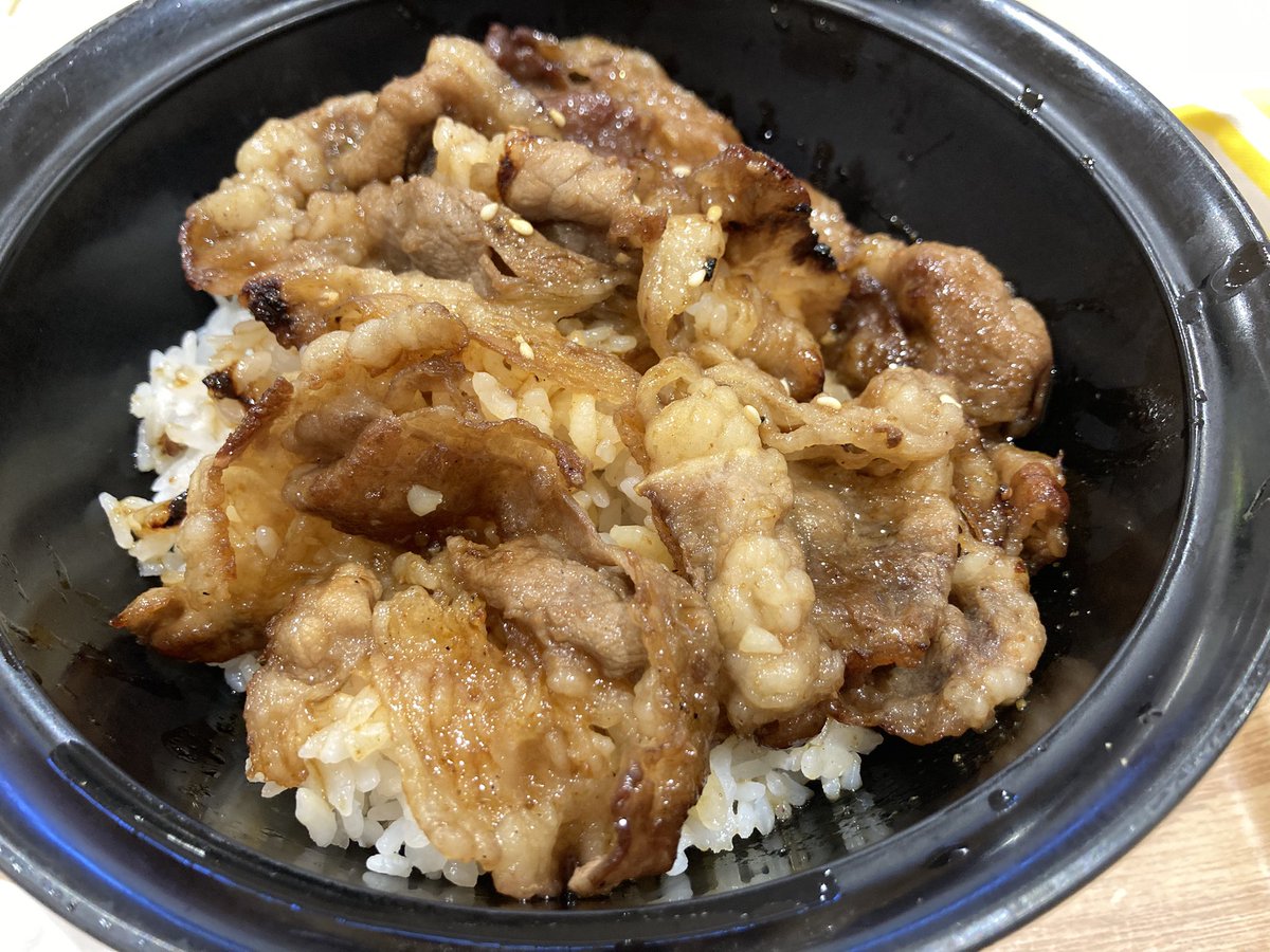 t2_o's tweet photo. 今日はラーメンじゃなくてカルビ丼とアイスと蜜芋ミルク飲みました！
満足！！！
明日も出かけます…！ https://t.co/DmmdIIY2KW