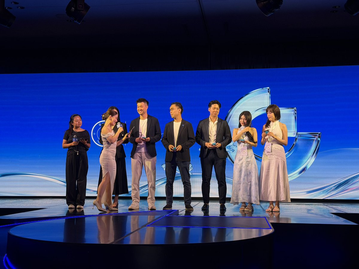 luxiong_Gate's tweet photo. 优雅永不过时
蓝色更是优雅的代表色

巴厘岛活动到了尾声
市场应需求走到牛初

活动圆满
与各位老师相谈甚欢

下一个A8选手，我们再相遇 https://t.co/NnIjXrdK0M