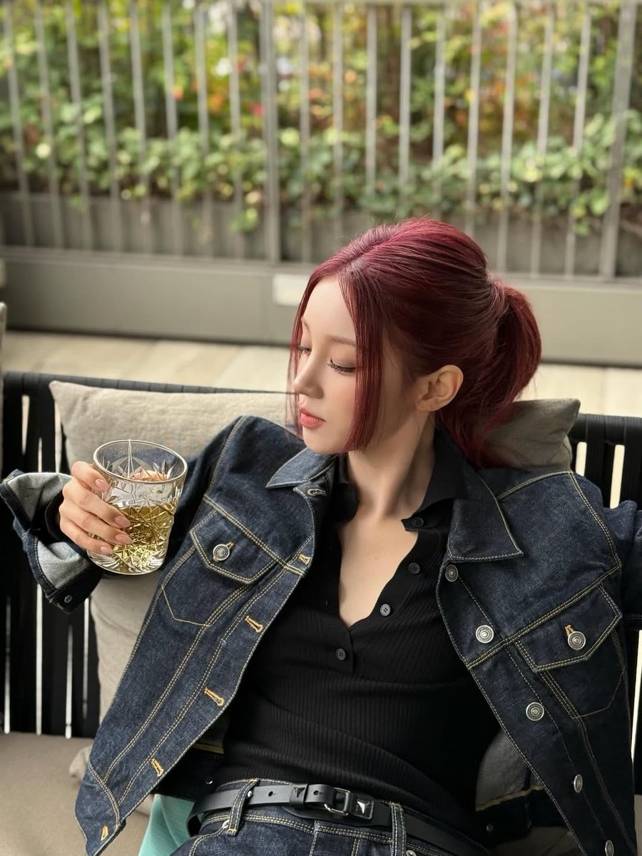 yuqidult's tweet photo. ₊‧꒰ა  . . Amid the hustle and bustle of the day’s events, enjoying some downtime by sitting and having a drink on the leafy terrace was a delightful escape. https://t.co/mRlKdMQBq5