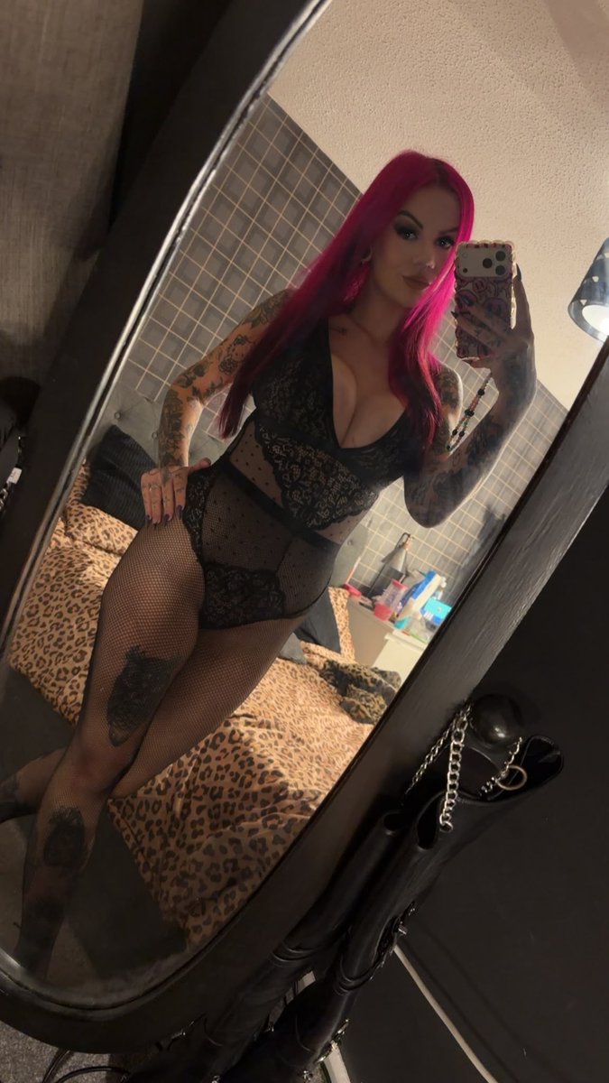 s3xyANG3L14's tweet photo. Working late tonight… 💋
So if you’ve been thinking about me, you’ve got plenty of time to come and say hello. 😈💕 https://t.co/ahVQHxdwsV