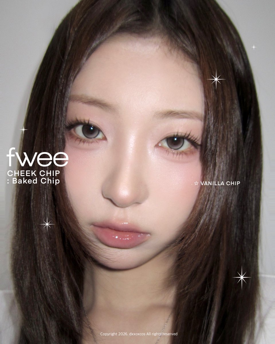 dxxoxcos's tweet photo. #광고 @fwee_makeup
10월 1일, 퓌의 새로운 블러셔 ‘치크칩’ 출시‧˚₊*̥
파우더/베이크드/크림 총 3가지 제형으로 나오는데요!
그 중 파우더와 베이크드 먼저 사용해봤어요.

파우더칩은 모공을 싹 지워주는 보송한 제형이고,
베이크드칩은 은은한 미세펄이 빛나는 새틴광 제형!✨
치크 하나로 피부 표현이 이렇게 달라져요…🍀

퓌의 베스트 컬러인 위드아웃과 바닐라가 치크칩으로도 나와요!
진짜 너무 예뻐서 . . 궁금하실 것 같아 알티 이벤트 준비했어요✌🏻
#rt 위드아웃칩 기획 1인, 바닐라칩 기획 1인 증정