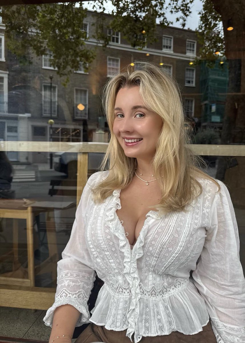 LauraRodrigp's tweet photo. It new week I’m excited  for autumn 🍂 ❤️ https://t.co/WNPfiU0PUM