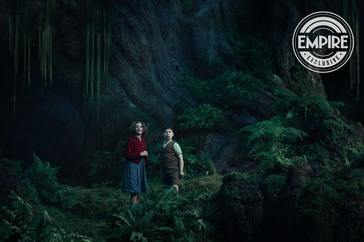 poptime's tweet photo. VAI SER LINDO! Novas imagens de 'NÁRNIA: O SOBRINHO DO MAGO' de Greta Gerwig mostram o visual da Floresta Entre os Mundos, a "ponte" mística que liga os universos existentes na obra de C.S. Lewis. https://t.co/9iRpRYwNK8