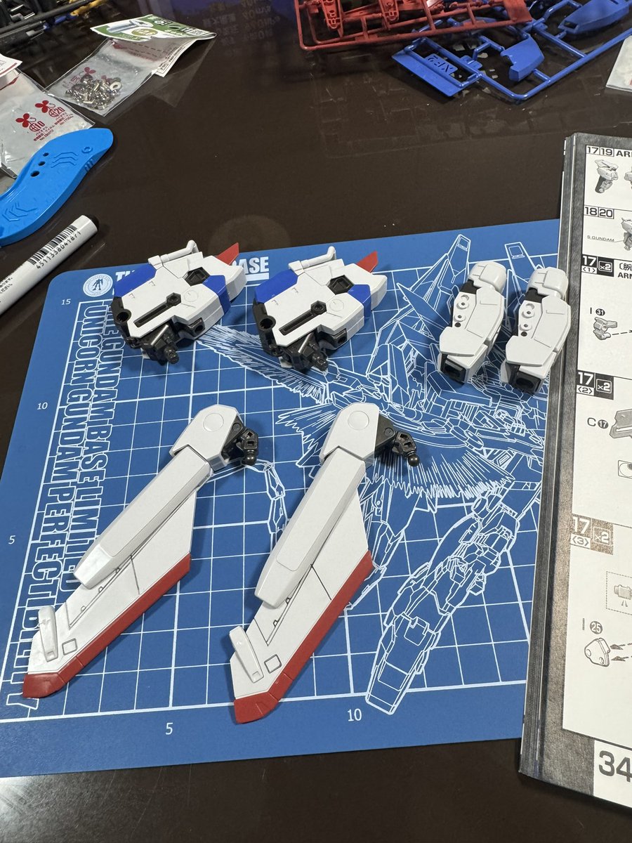 Reus_8008_X's tweet photo. Ex-S制作2日目、ここまで

本当は形の完成までいこうと思ってたけどデカール、墨入れ、トップコートまでを部分ごとにやってるからどうしても終わらなかった😅 https://t.co/UB8p3XuU3W