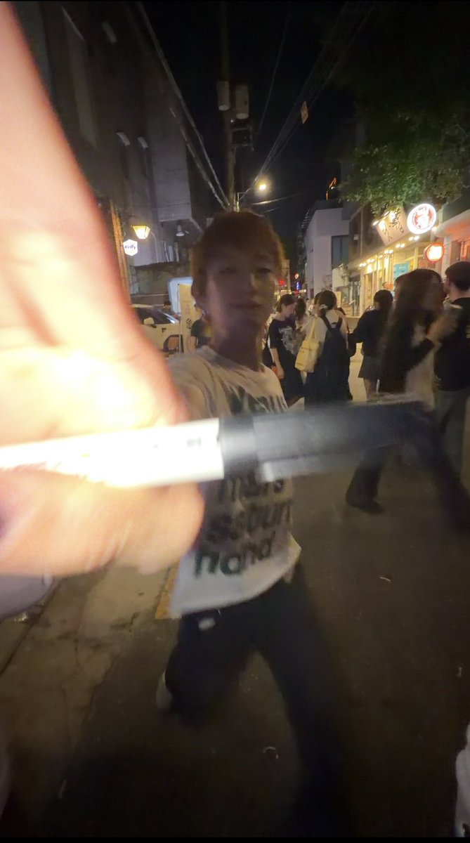 neuung_'s tweet photo. 후레시는 "놉놉." “안됀는것은안돼는것.”  (네 눈앞에 손바닥을 가져다되고 흔들며)🤓🫸🏻🫸🏻 https://t.co/oLqxXnYAix