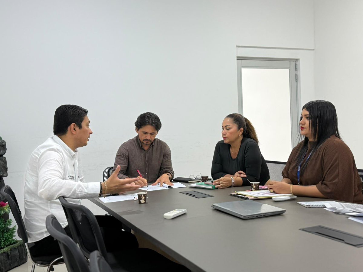 ESAPOficial's tweet photo. #Territoriales | con el propósito de fortalecer la presencia institucional y dar continuidad a la oferta académica, formación de servidores y comunidad en el territorio; impulsar diplomados, seminarios, talleres y asistencia técnica, la #TerritorialHuilaCaquetaBajoPutumayo y la Alcaldía de Puerto Asís, suscribieron un convenio interinstitucional.