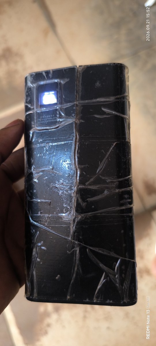 rhodaponmile's tweet photo. @doqo_sol @SP3NDdotshop I need to replace this ticking time bomb of a power bank desperately!

I would love to use the $25 voucher to order a reliable new one via @SP3NDdotshop 

Please count me in please @doqo_sol 🙏😭🙏 https://t.co/poL1vfKCbc