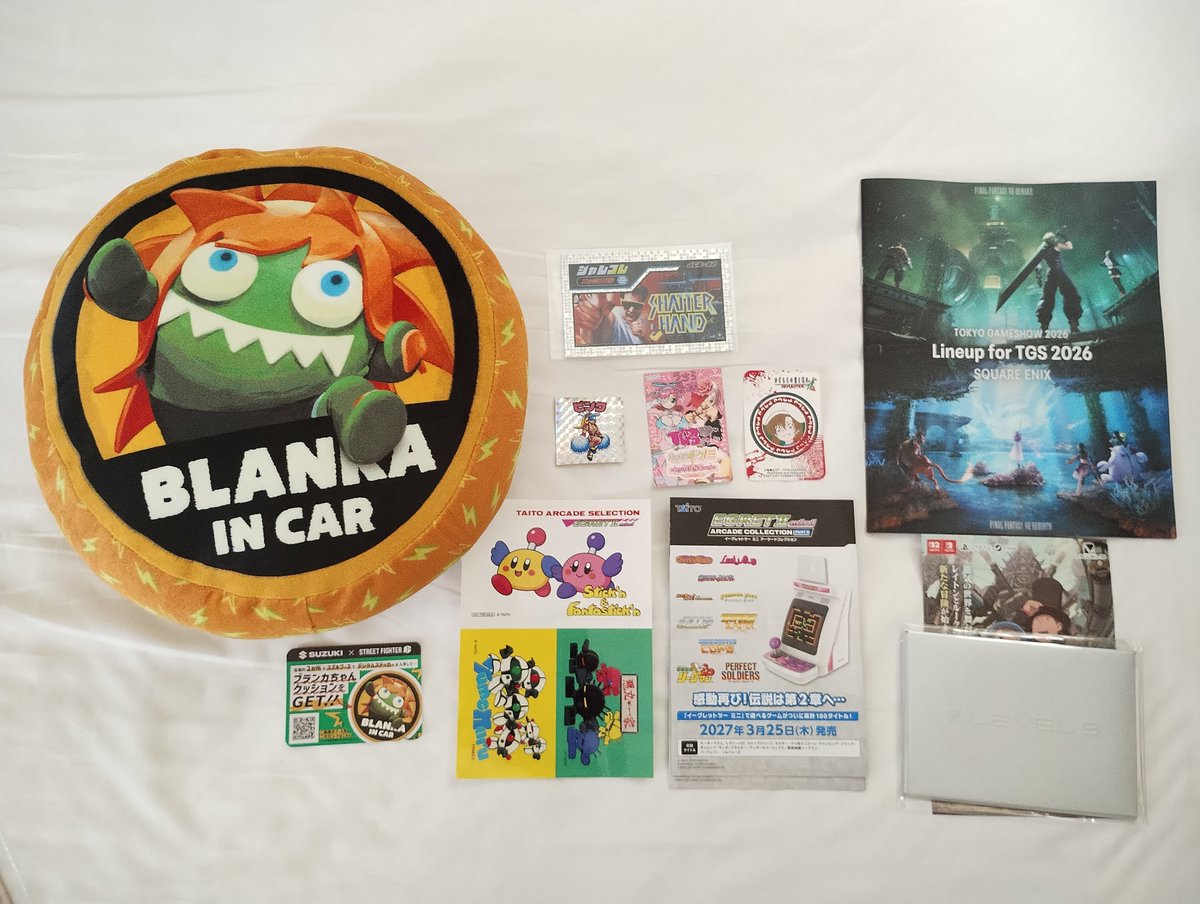 tw_susususu's tweet photo. 東京ゲームショウ最終日が台風の影響で中止となったので、一昨日と昨日に試遊等で入手したグッズ等を整理

クレイジータクシーは3つもグッズ貰えたしゲームも面白かったです！

#TGS2026 
#東京ゲームショウ30th https://t.co/EMj7u9VuGW