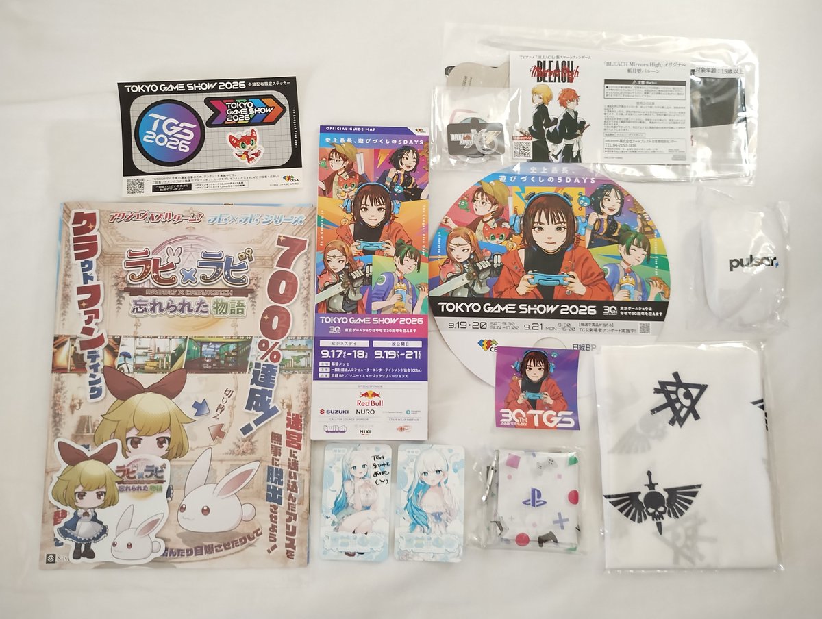 tw_susususu's tweet photo. 東京ゲームショウ最終日が台風の影響で中止となったので、一昨日と昨日に試遊等で入手したグッズ等を整理

クレイジータクシーは3つもグッズ貰えたしゲームも面白かったです！

#TGS2026 
#東京ゲームショウ30th https://t.co/EMj7u9VuGW