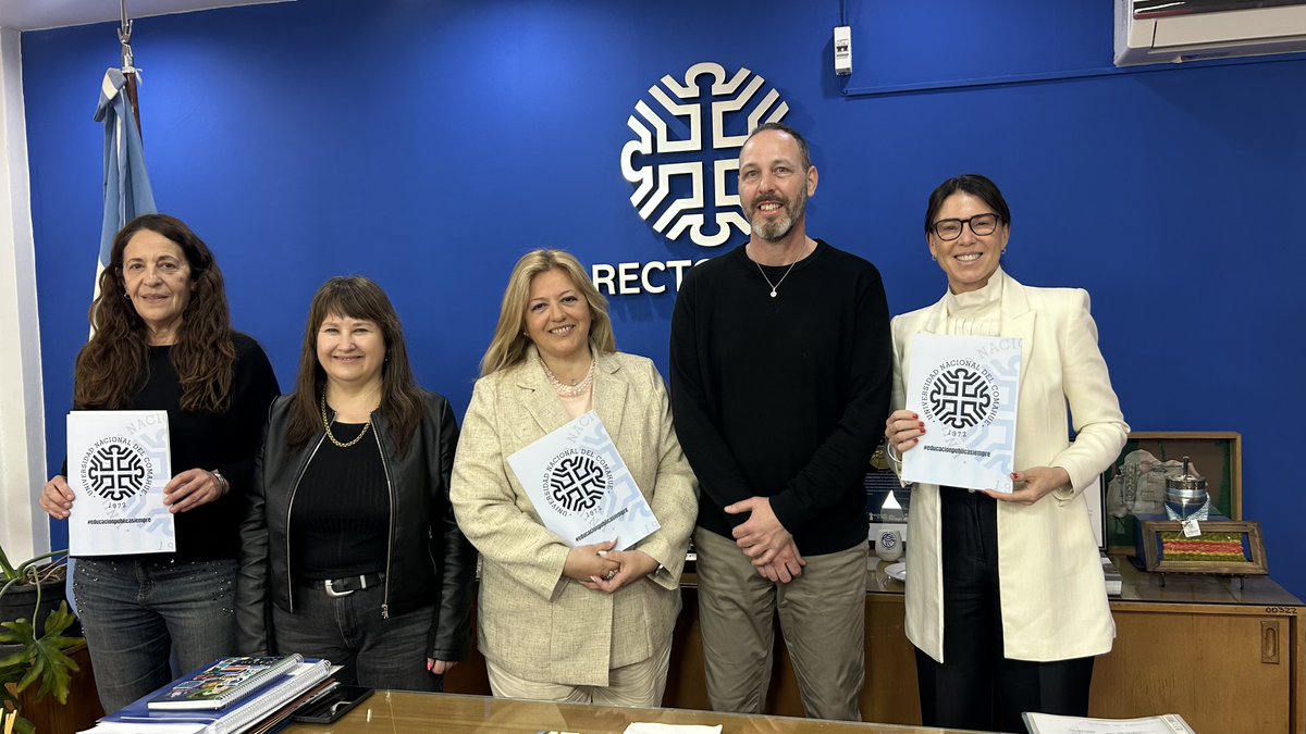 julietacorroza's tweet photo. Desde La Neuquinidad nos reunimos con el rector de la UNCo, Christian Lopes, y su equipo para escuchar su mirada sobre el Presupuesto 2027.

Tenemos una línea clara: defender los intereses de Neuquén, cuidar lo que es nuestro y generar oportunidades para los neuquinos. La UNCo es parte fundamental de ese camino.