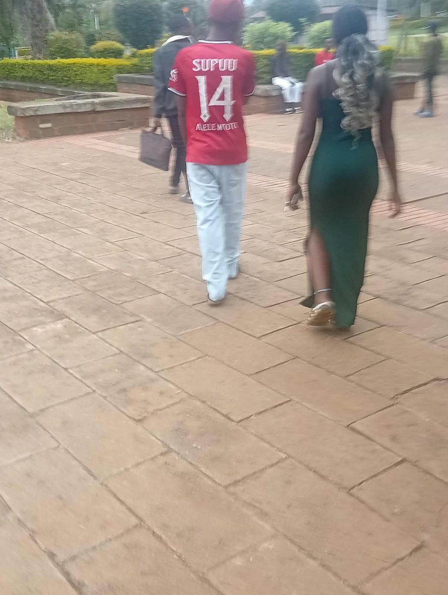 nyang7083's tweet photo. Kuja nikuonyeshe mahali wanauza samosa ya faivu bob https://t.co/AzdI8bGx6y