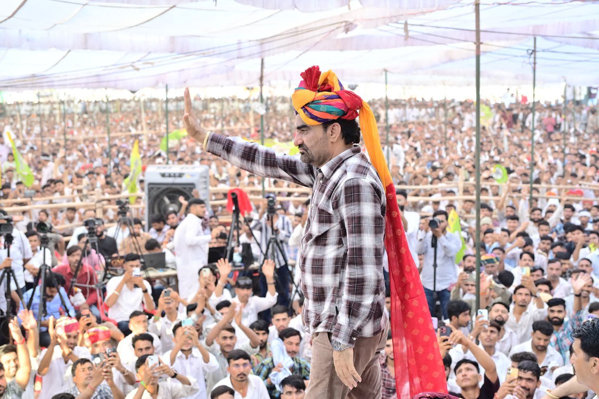 hanumanbeniwal's tweet photo. खरनाल (नागौर) में परम आराध्य वीर तेजाजी महाराज के बलिदान दिवस पर आयोजित विश्व विख्यात मेला महोत्सव में पहुंचने पर ग्रामीणों व मंदिर समिति ने स्वागत किया | https://t.co/rSht3X7n6H