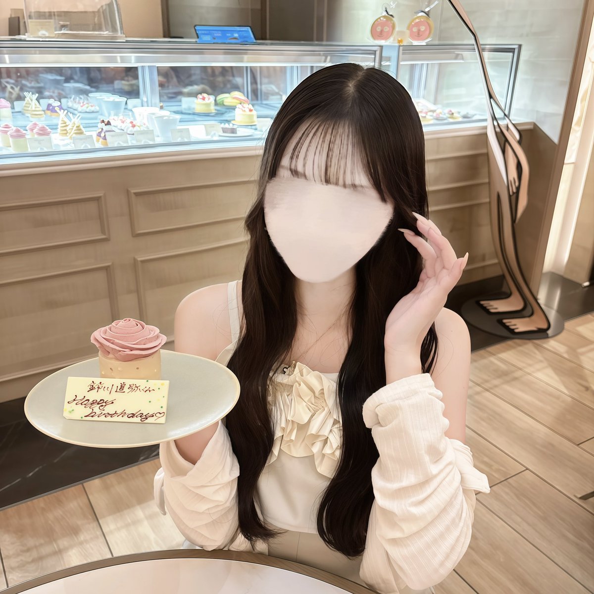 Naoyanimuchu's tweet photo. 🎂👑 #vellyのひとこと 🎂👑

 #鈴川直弥 くん
お誕生日おめでとう🎂🩵㊗️🍒⭐️

まだファンになってから日は浅いけど、なおやに出逢ってから、毎日が本当に濃くて、幸せで、たくさんの素敵な思い出が増えていますo̴̶̷  ̫ o̴̶̷̥᷅♡
なおやの優しさに何度も救われて、そのたびに「なおやが大好きー」って、どんどん好きが増えてるよ🆙💕✨
かっこいいお顔も、心に響く声も、素敵なパフォーマンスも、誰よりも優しいところも、いじられキャラなところも、何事にも一生懸命で頑張り屋さんなところも、ちょっと心配になるくらい、いろんなことをたくさん考えてしまうところも
なおやの全部が大好きです🥲🩵
なおやと同じこの世界に生まれて、出逢えたことが本当に嬉しい🌏⭐️💕
なおやがいてくれるだけで、何気ない毎日まで特別になって、毎日たくさん幸せをもらっています(ᐢ ̥_  _ ̥ᐢ)

いつもたくさんの幸せをくれてありがとう♡これからもなおやのことをずっと大切にする！そしてたくさんの大好きを伝えていきたいです ᐢɞ̴̶̷ ·̫ ɞ̴̶̷ᐢ⊃━💕
なおやにとって、この一年が笑顔と幸せでいっぱいの一年になりますように😽💘💕✨
これからも一緒に、幸せな一年にしようね！
生まれてきてくれてありがとう！
出逢ってくれてありがとう！
なおやが1番大好きだよー！！！🩵