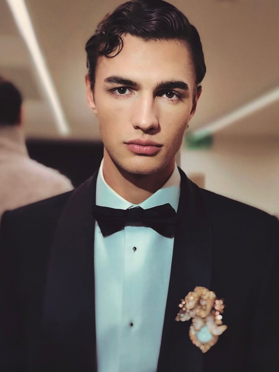 TonetteFictz's tweet photo. @dolcegabbana FALL 2026 MENSWEAR 🤵🏽‍♂️ https://t.co/A3xdnegJYf