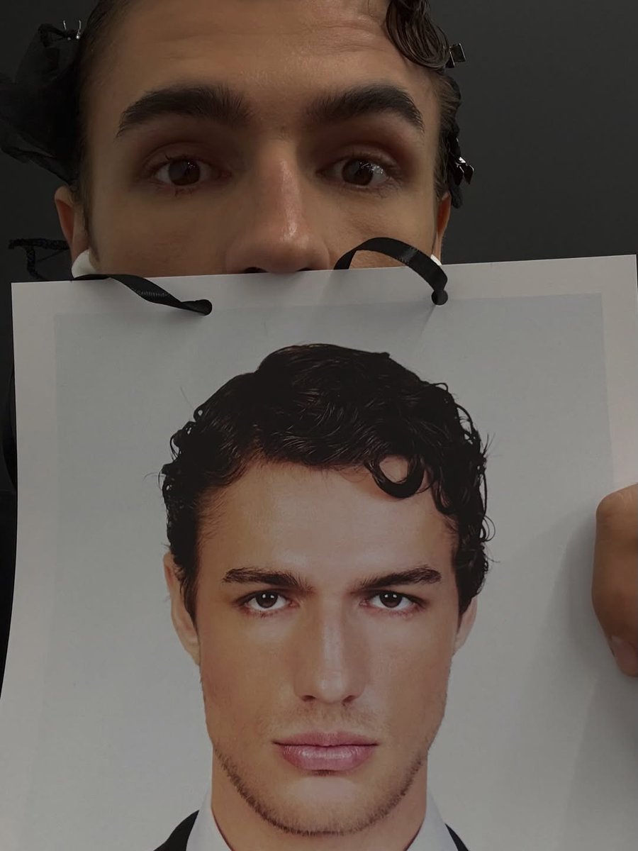 TonetteFictz's tweet photo. @dolcegabbana FALL 2026 MENSWEAR 🤵🏽‍♂️ https://t.co/A3xdnegJYf