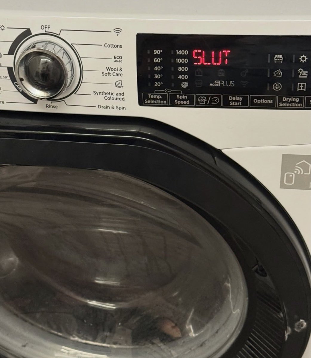 Drag_Crave's tweet photo. Michelle Visage has been shamed by a washing machine at an Airbnb in London, United Kingdom:

"Is this some sort of shorthand code for anything or does somebody know something about me? 👀🤔" https://t.co/k8QMFOY9D3