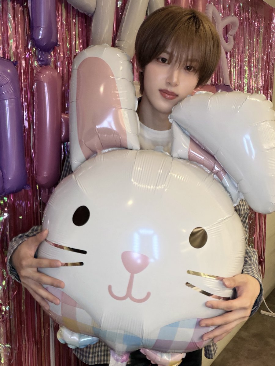VAYONN_inkode's tweet photo. [📷] HAPPY MASATO DAY Behind

VENA에게 받은 감사함과 사랑을 잊지않고 돌려주는 마사토가 되겠습니다! 
사랑해요 여러분❣️

#MASATO #마사토
#VAYONN #베이온 https://t.co/wIdRd4cz4f