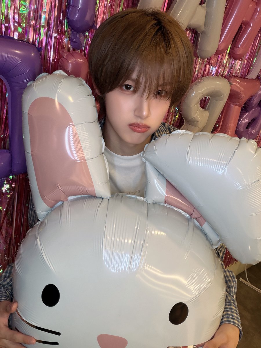 VAYONN_inkode's tweet photo. [📷] HAPPY MASATO DAY Behind

VENA에게 받은 감사함과 사랑을 잊지않고 돌려주는 마사토가 되겠습니다! 
사랑해요 여러분❣️

#MASATO #마사토
#VAYONN #베이온 https://t.co/wIdRd4cz4f