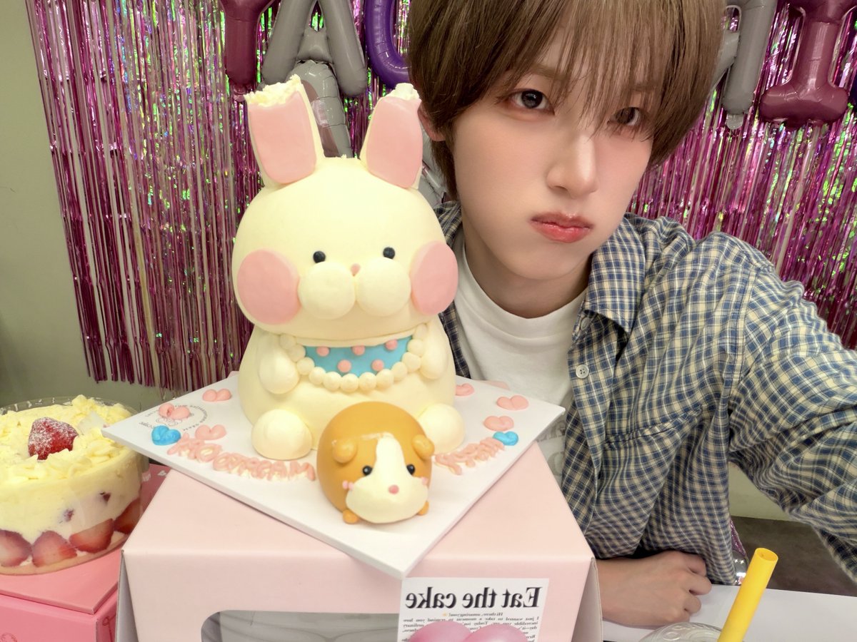 VAYONN_inkode's tweet photo. [📷] HAPPY MASATO DAY Behind

VENA에게 받은 감사함과 사랑을 잊지않고 돌려주는 마사토가 되겠습니다! 
사랑해요 여러분❣️

#MASATO #마사토
#VAYONN #베이온 https://t.co/wIdRd4cz4f