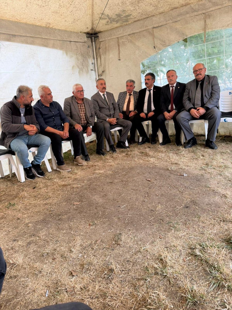 mhpgolbasi's tweet photo. Yönetim Kurulu Üyelerimiz, Oyaca Mahallemizden Merhume Naime Erdoğan için taziye ziyaretinde bulunmuşlardır.
Merhumeye Cenab-ı Allah’tan rahmet; ailesine, yakınlarına ve sevenlerine başsağlığı ve sabırlar dileriz. https://t.co/ozSwKiqjwv